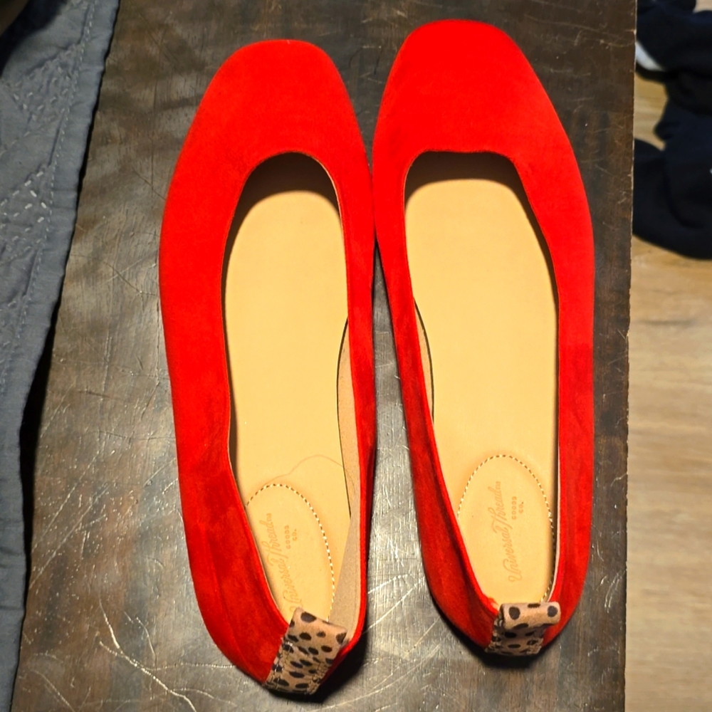 Universal Thread Red with Leopard accent 9-1/2 Flat womens shoes